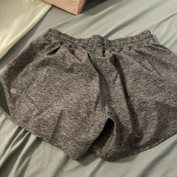 gray lululemon shorts size 6 - Picture 2 of 3